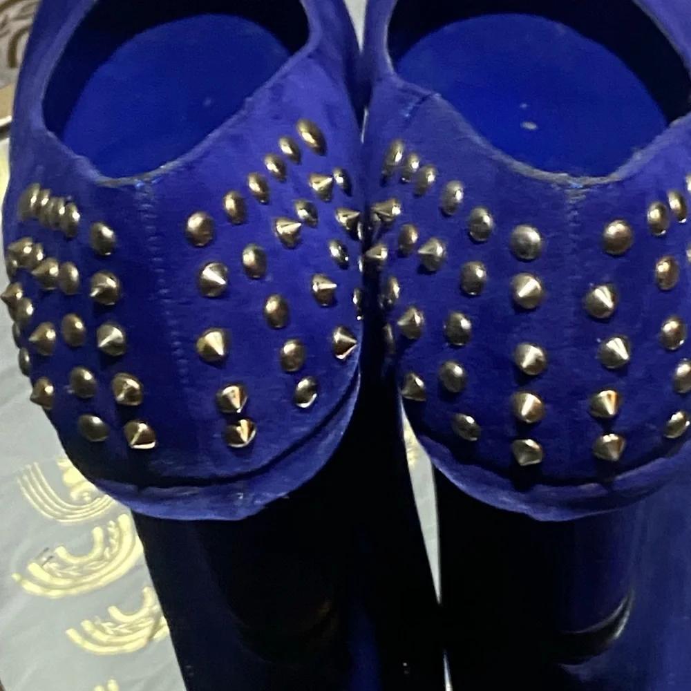 Forever 21 Blue Heels Stylish Design